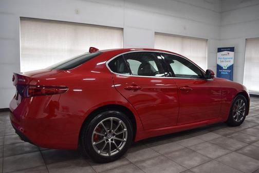 2019 Alfa Romeo Giulia Base