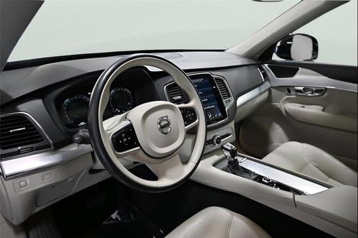 Onyx Black Metallic 2018 Volvo XC90 T6 Momentum