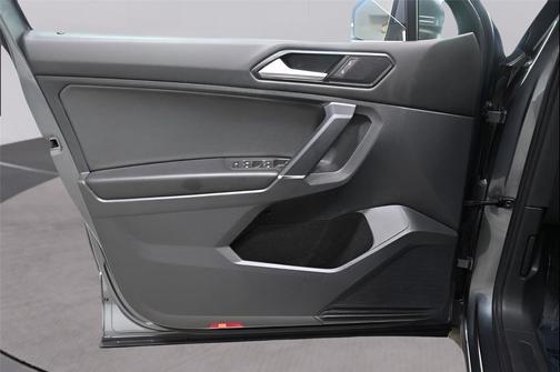 Platinum Gray Metallic 2018 Volkswagen Tiguan 2.0T SEL