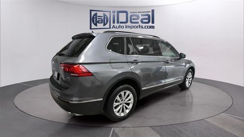 Platinum Gray Metallic 2018 Volkswagen Tiguan 2.0T SEL