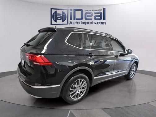Deep Black Pearl 2020 Volkswagen Tiguan 2.0T SE 4MOTION