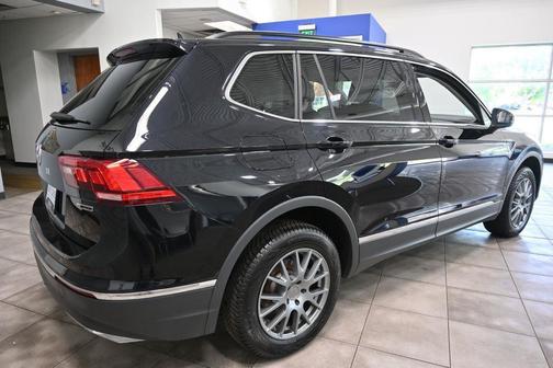 Deep Black Pearl 2020 Volkswagen Tiguan 2.0T SE 4MOTION