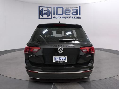 Deep Black Pearl 2020 Volkswagen Tiguan 2.0T SE 4MOTION