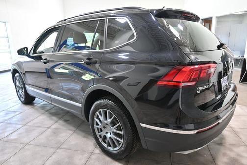Deep Black Pearl 2020 Volkswagen Tiguan 2.0T SE 4MOTION