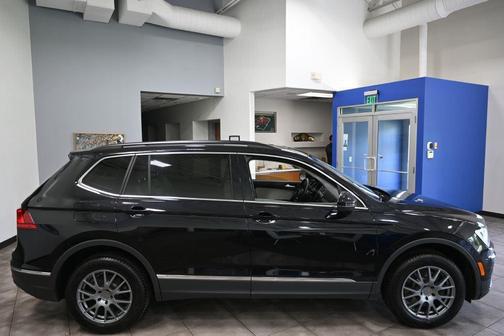 Deep Black Pearl 2020 Volkswagen Tiguan 2.0T SE 4MOTION
