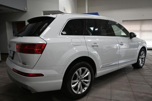 Glacier White Metallic 2018 Audi Q7 3.0T Premium Plus