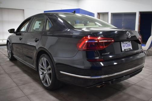 2018 Volkswagen Passat 2.0T R-Line
