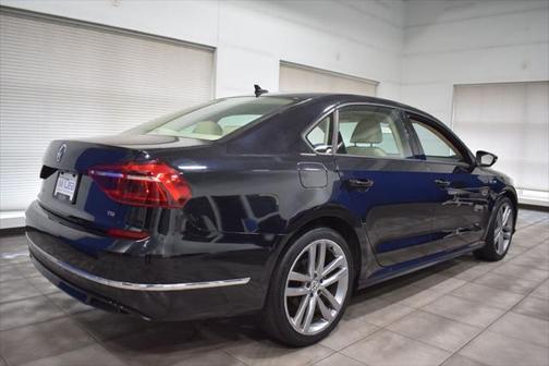 2018 Volkswagen Passat 2.0T R-Line