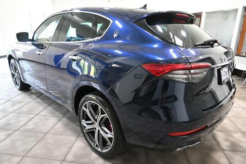 Blu Nobile Tri-Coat 2023 Maserati Levante GT