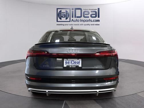 Daytona Gray Pearl Effect 2022 Audi e-tron Sportback S line Prestige