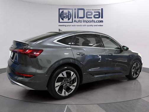 Daytona Gray Pearl Effect 2022 Audi e-tron Sportback S line Prestige