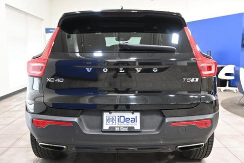 Onyx Black Metallic 2020 Volvo XC40 T5 R-Design
