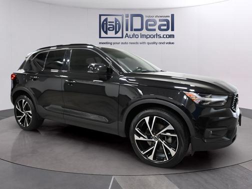Onyx Black Metallic 2020 Volvo XC40 T5 R-Design