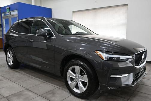 2022 Volvo XC60 B5 Momentum