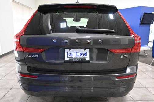 2022 Volvo XC60 B5 MOMENTUM