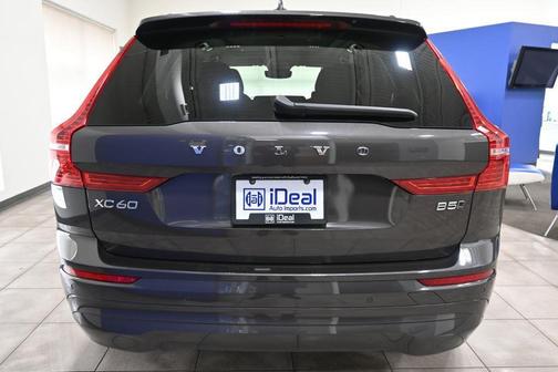 2022 Volvo XC60 B5 Momentum