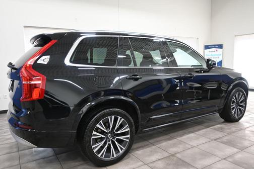 2022 Volvo XC90 T5 Momentum