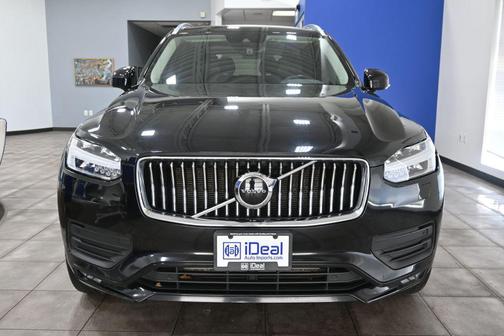 2022 Volvo XC90 T5 Momentum