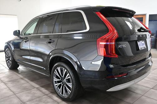 2022 Volvo XC90 T5 Momentum