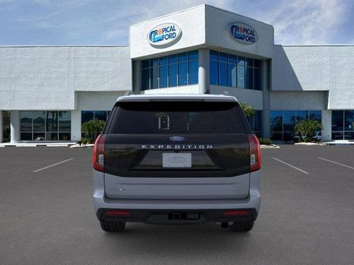 Glacier Gray Metallic TriCoat 2025 Ford Expedition Active