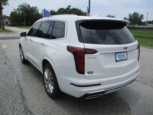 2022 Cadillac XT6 Premium Luxury FWD