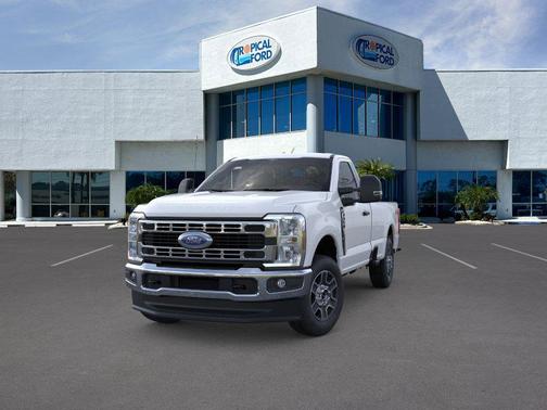 Oxford White 2025 Ford F-350 XLT
