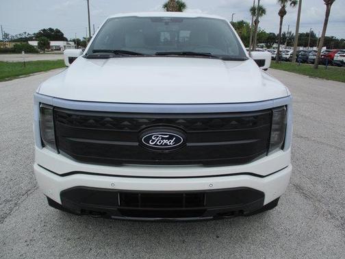 2025 Ford F-150 Lightning Platinum