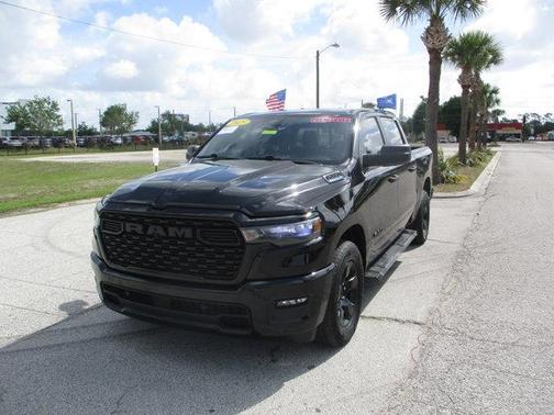 Diamond Black Crystal Pearlcoat 2025 RAM 1500 Tradesman