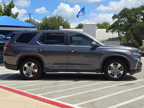 Modern Steel Metallic 2023 Honda Pilot