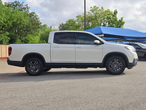 White Diamond Pearl 2019 Honda Ridgeline