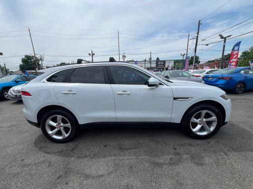 Yulong White 2019 Jaguar F-PACE 25t Premium