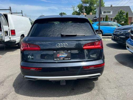 Moonlight Blue Metallic 2018 Audi Q5 2.0T Premium Plus