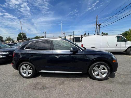 Moonlight Blue Metallic 2018 Audi Q5 2.0T Premium Plus