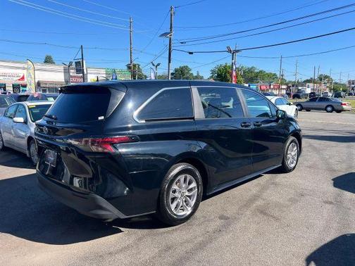 Black 2026 Toyota Sienna LE