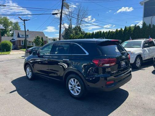 Black 2019 Kia Sorento L