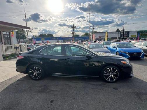 Black 2020 Toyota Camry SE