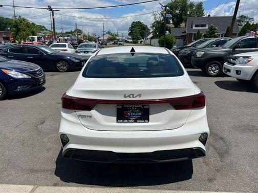 Pearl 2023 Kia Forte LXS