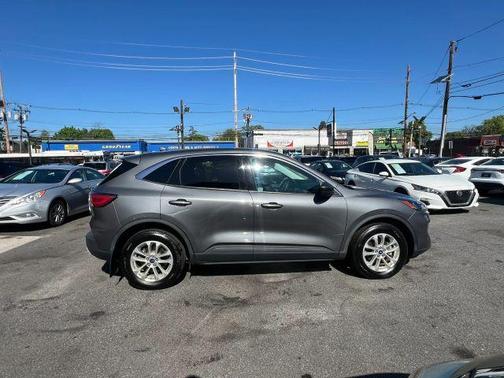 Gray 2022 Ford Escape SE
