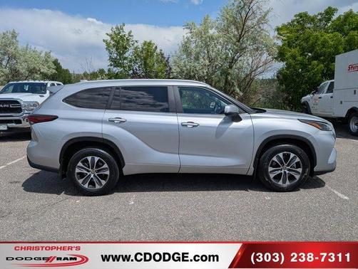 2024 Toyota Highlander LE