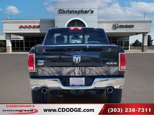 Brilliant Black Crystal Pearlcoat 2017 RAM 1500 Laramie