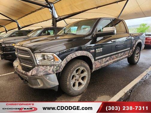 Brilliant Black Crystal Pearlcoat 2017 RAM 1500 Laramie