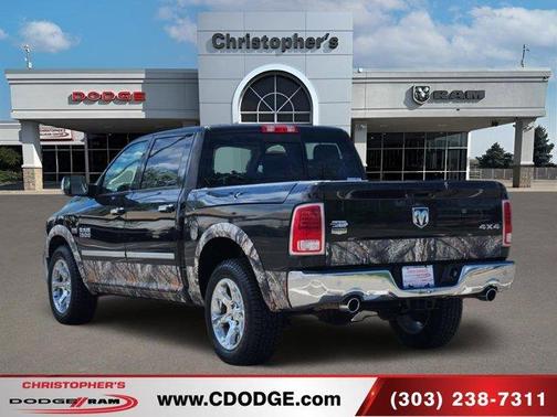 Brilliant Black Crystal Pearlcoat 2017 RAM 1500 Laramie