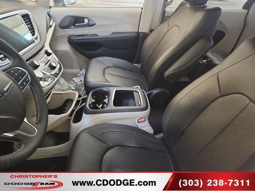 2022 Chrysler Pacifica Touring-L