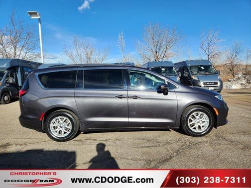 2022 Chrysler Pacifica Touring-L