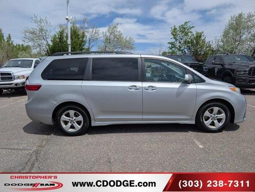 2020 Toyota Sienna LE