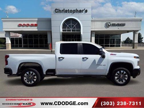 Summit White 2024 Chevrolet Silverado 2500 Custom