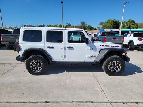 Bright White Clearcoat 2025 Jeep Wrangler Rubicon