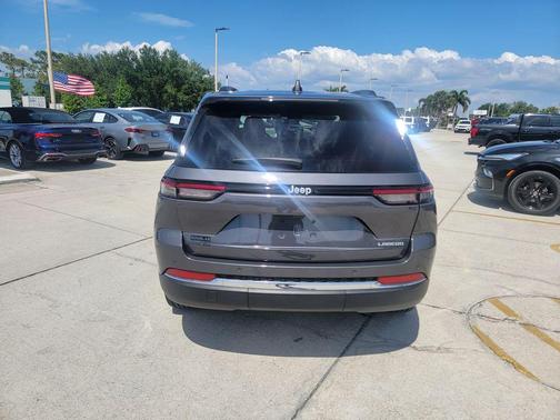 Metallic 2025 Jeep Grand Cherokee Laredo