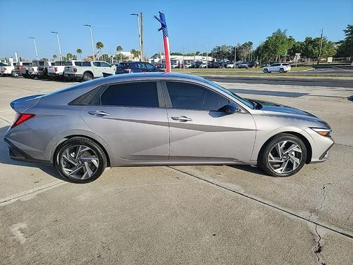 Metal 2025 Hyundai ELANTRA SEL Sport