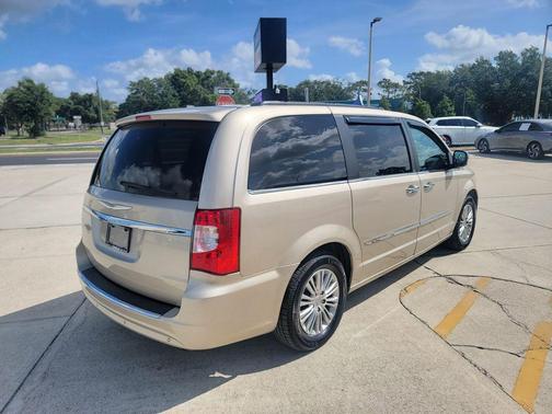 Cashmere Pearlcoat 2013 Chrysler Town & Country Touring-L